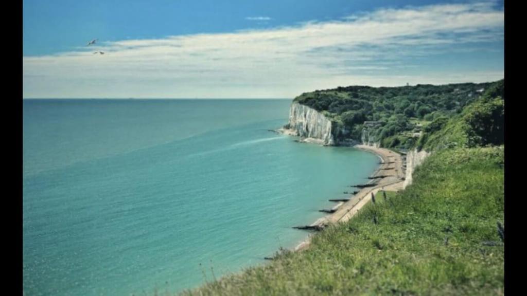 Foxes Sea Side Retreat Deluxe Chalet Is A Lovely Holiday Home Tucked Away On The Kent Coast Kingsdown  Exterior photo