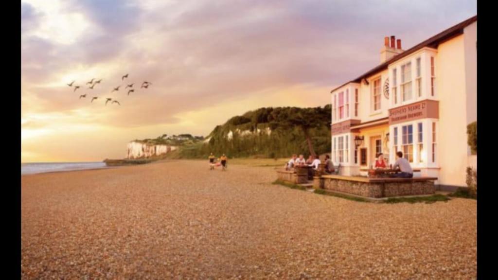Foxes Sea Side Retreat Deluxe Chalet Is A Lovely Holiday Home Tucked Away On The Kent Coast Kingsdown  Exterior photo