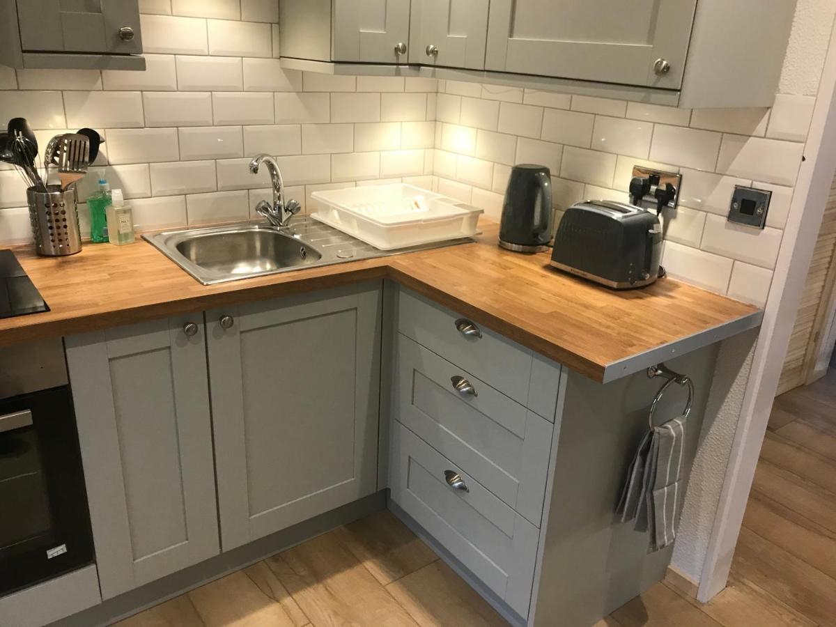 Foxes Sea Side Retreat Deluxe Chalet Is A Lovely Holiday Home Tucked Away On The Kent Coast Kingsdown  Exterior photo