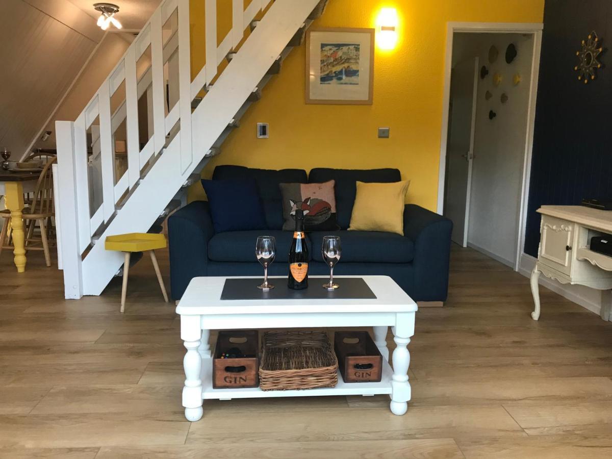 Foxes Sea Side Retreat Deluxe Chalet Is A Lovely Holiday Home Tucked Away On The Kent Coast Kingsdown  Exterior photo