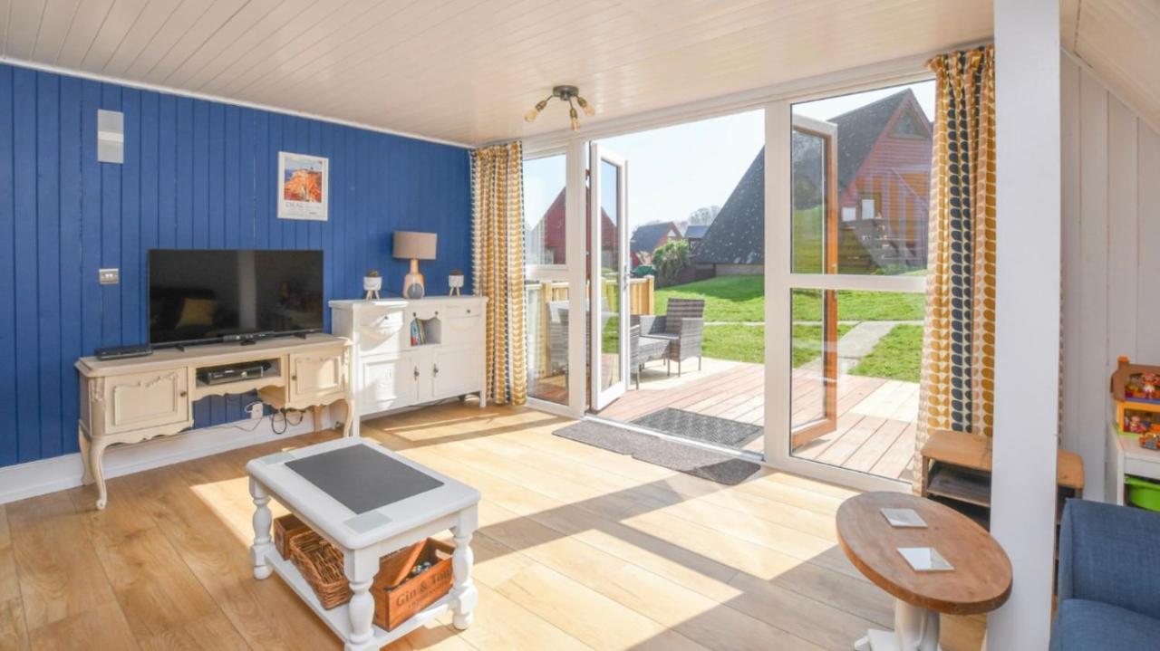 Foxes Sea Side Retreat Deluxe Chalet Is A Lovely Holiday Home Tucked Away On The Kent Coast Kingsdown  Exterior photo
